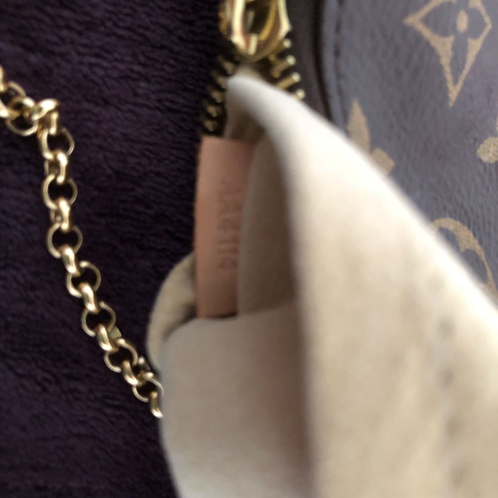 ☀️Louis Vuitton Sale☀️ Louis wristlet  with strap - Picture 8 of 8